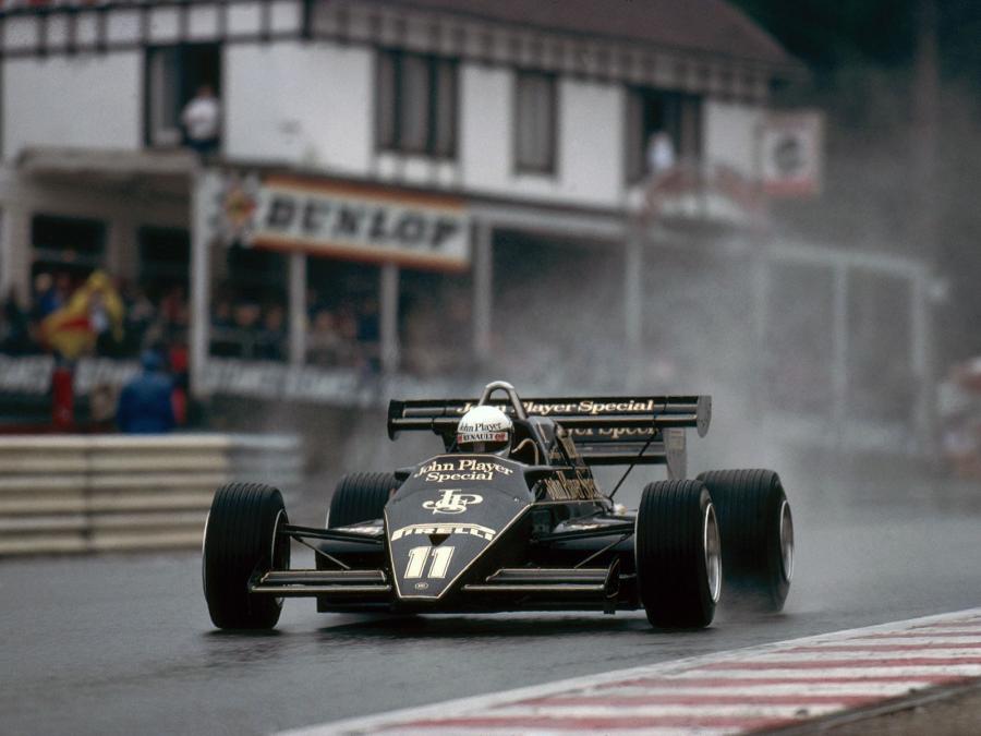  Lotus 92 1983 года  (фото 1 из 2)